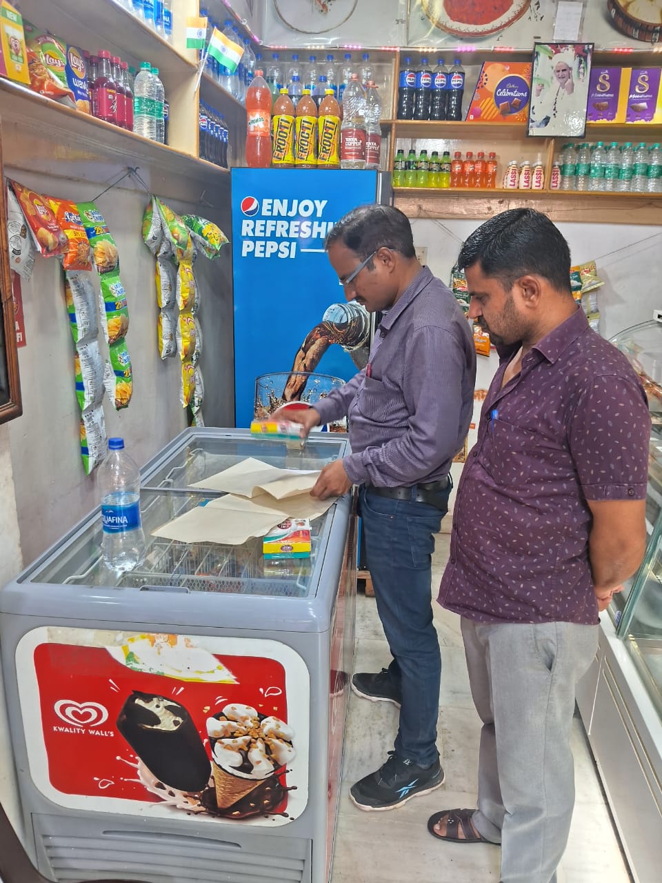 ग्वालियर में खाद्य सुरक्षा विभग अलर्ट,प्रशासन की टीमों ने शहर में दुकानों से लिए नमूने