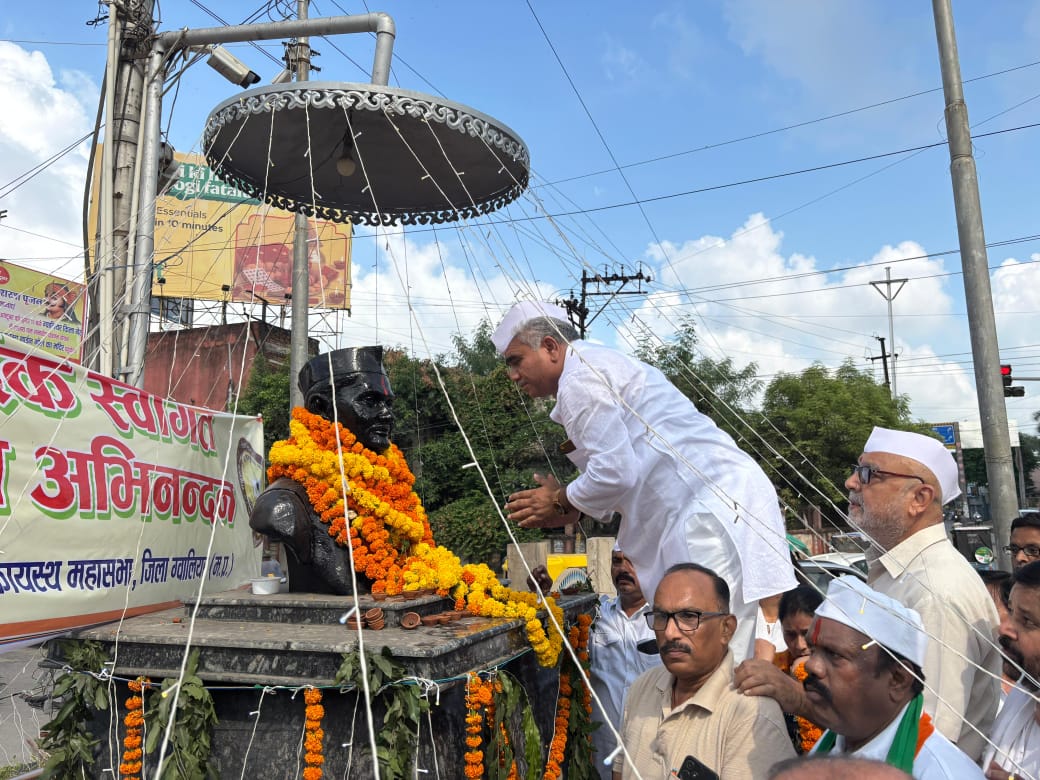 राष्ट्रपिता महात्मा गांधी के अहिंसा के मूलमंत्र को अपनायें: सुरेन्द्र यादव